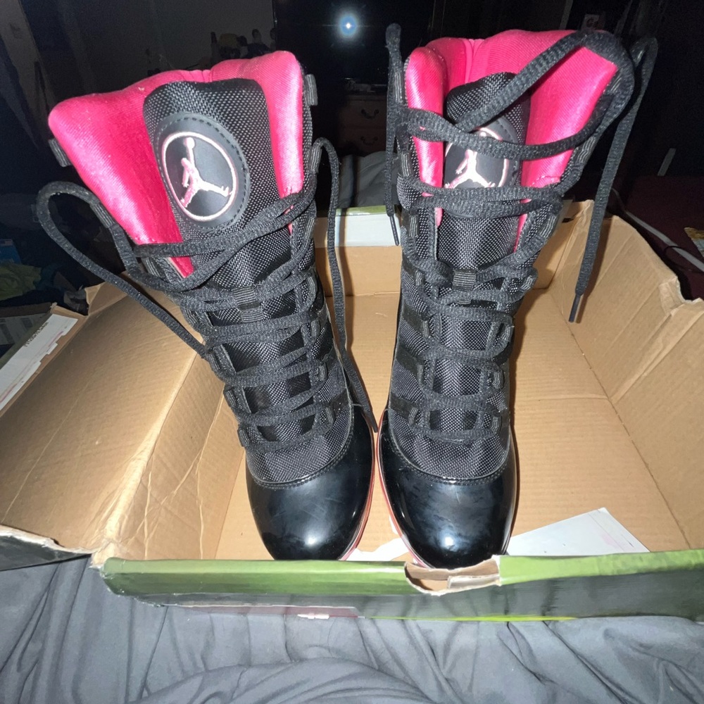 Size 8.5 gently used Jordan high heels.  Black and red